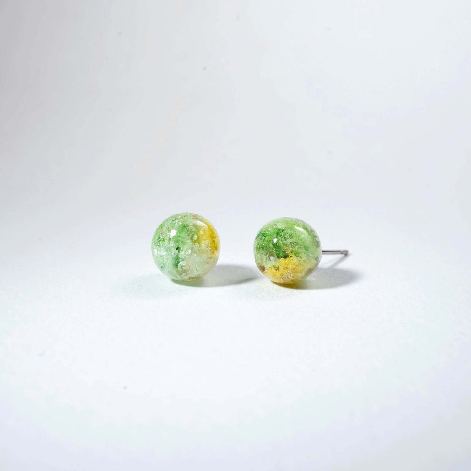 Mint Lemonade stud earrings featuring pressed flower preservation in green and yellow resin, perfect summer jewelry gift.