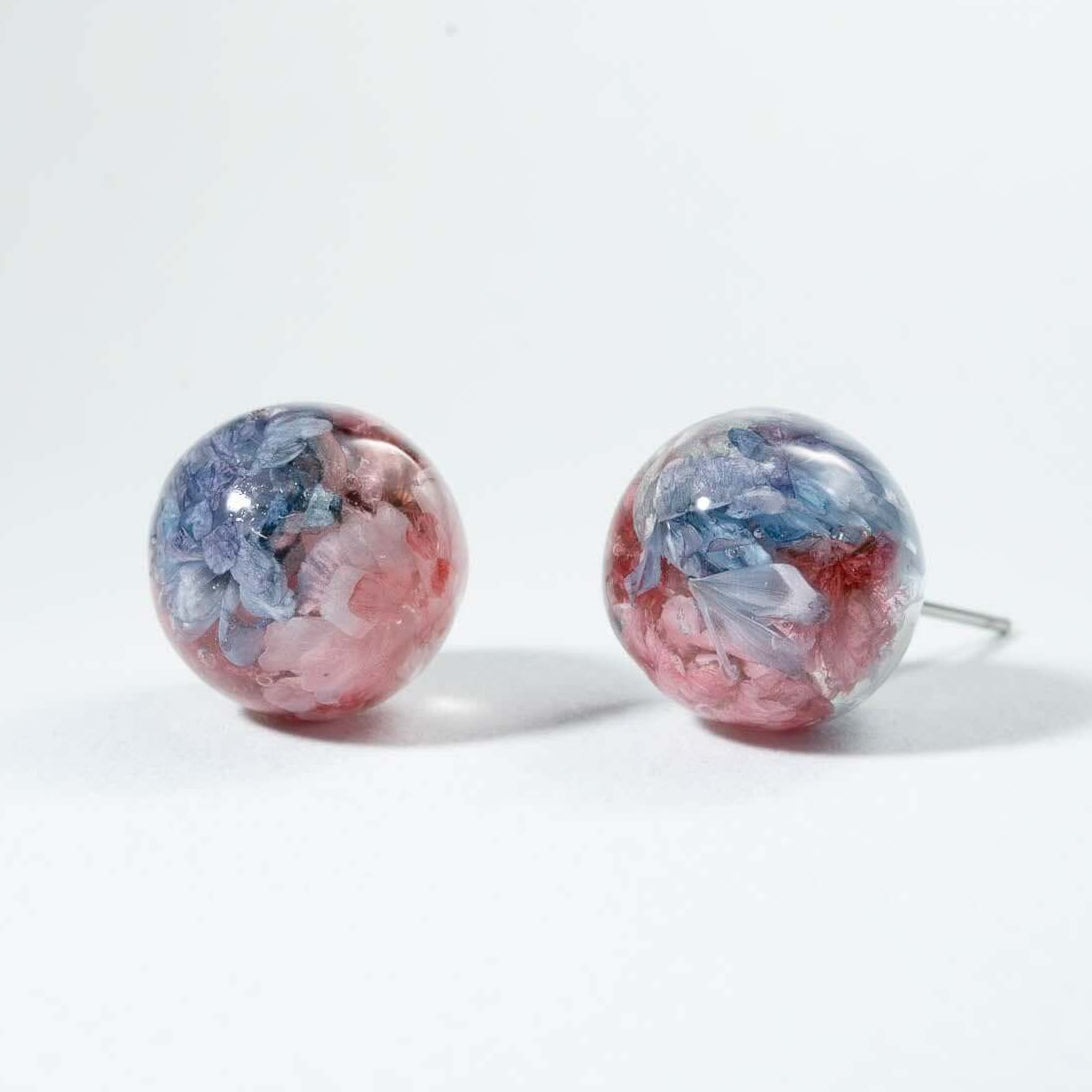 Misty Rose Stud Earrings featuring pressed flowers in crystal resin, ideal jewelry gifts for flower lovers.